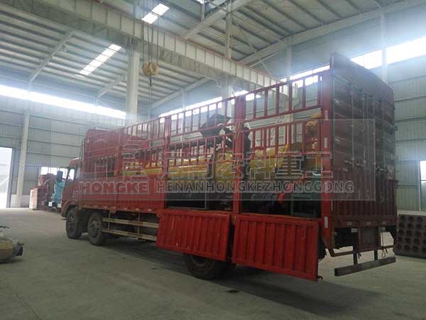 發(fā)往云南普洱市雞糞烘干機裝貨現場