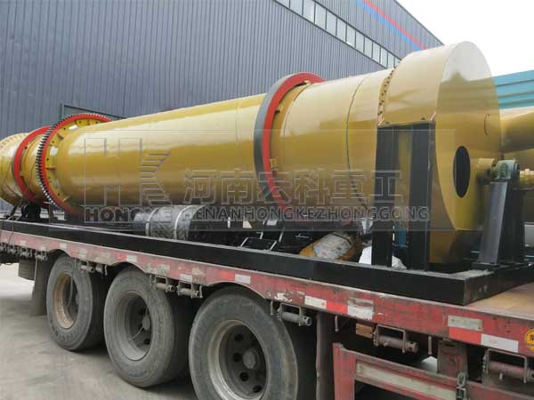 發(fā)往老撾的兩套&Phi;1000&times;7米的雞糞烘干機(jī)裝貨現(xiàn)場